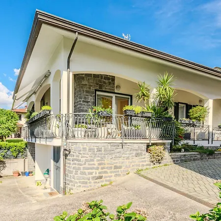 Nyaraló Aurora By Interhome Colico