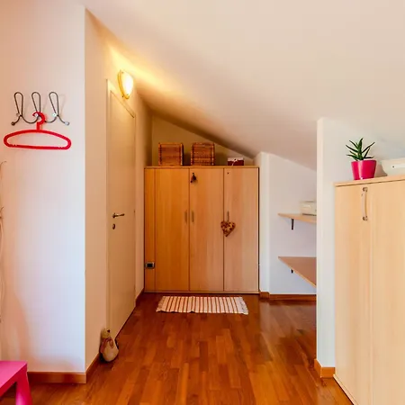Nyaraló Aurora By Interhome Colico